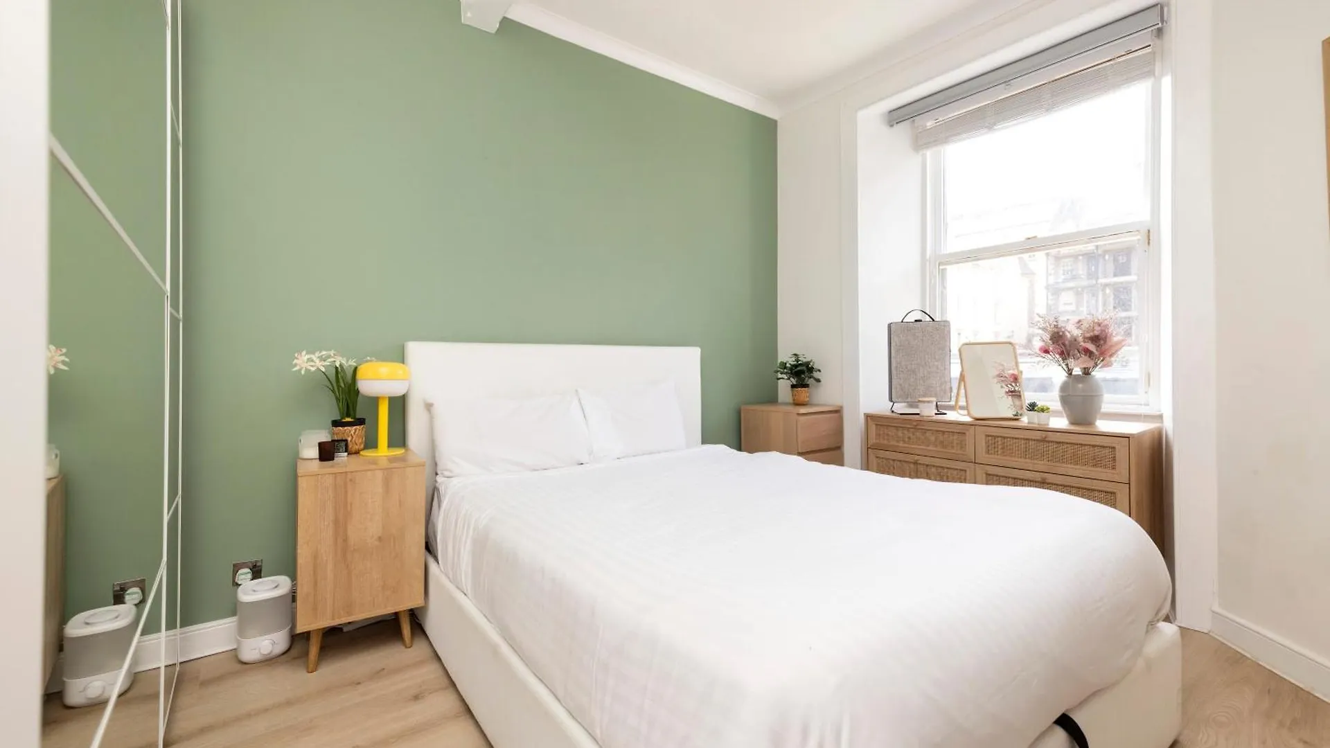 Elegant Apartment With Castle View Edinburgh